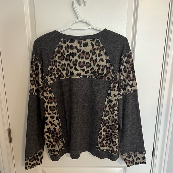 NWT Easel Two Tone Plush Pullover - Picture 6 of 6